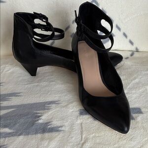 Pour La Victoire Elegant Black Ankle Strap heeled shoes